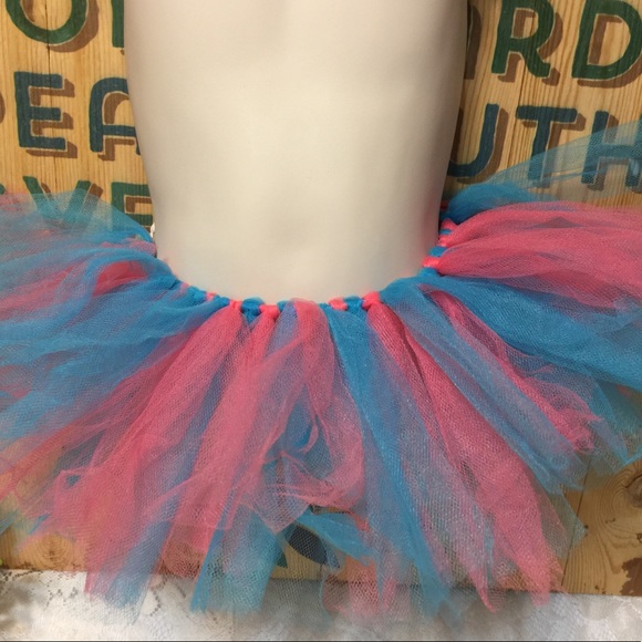 FREE Newborn set of 2 tutus and hair bow - Picture 5 of 7